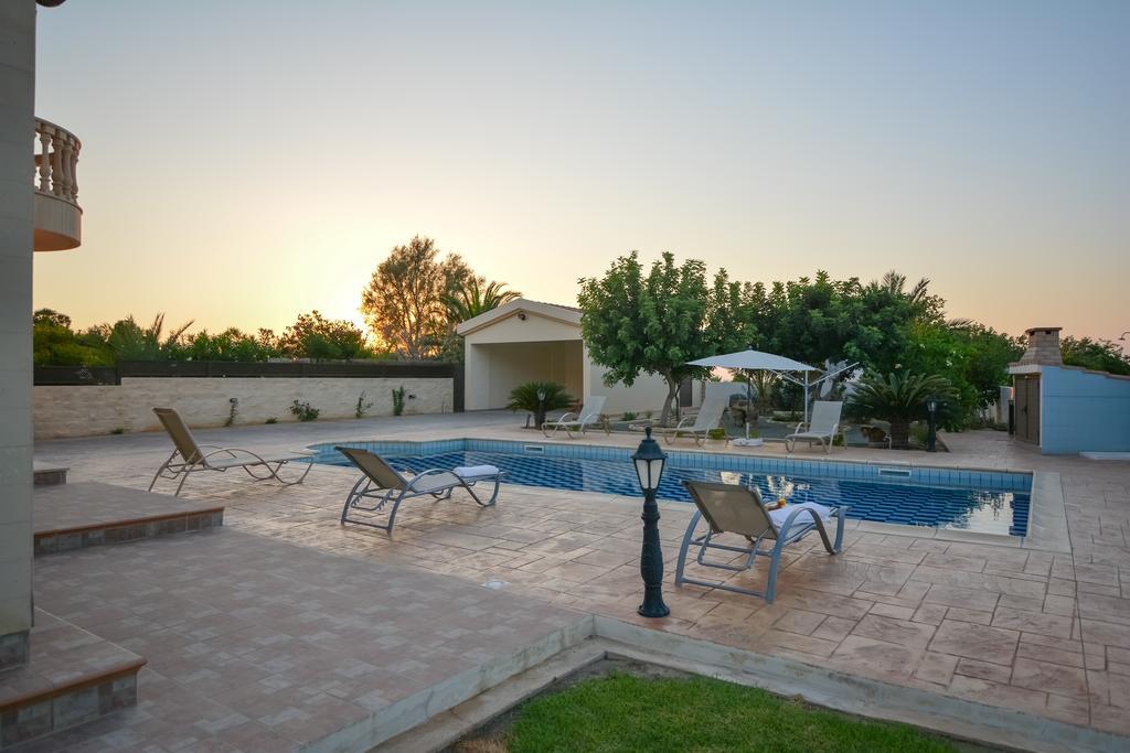Kalli Villa Pomos Rum bild